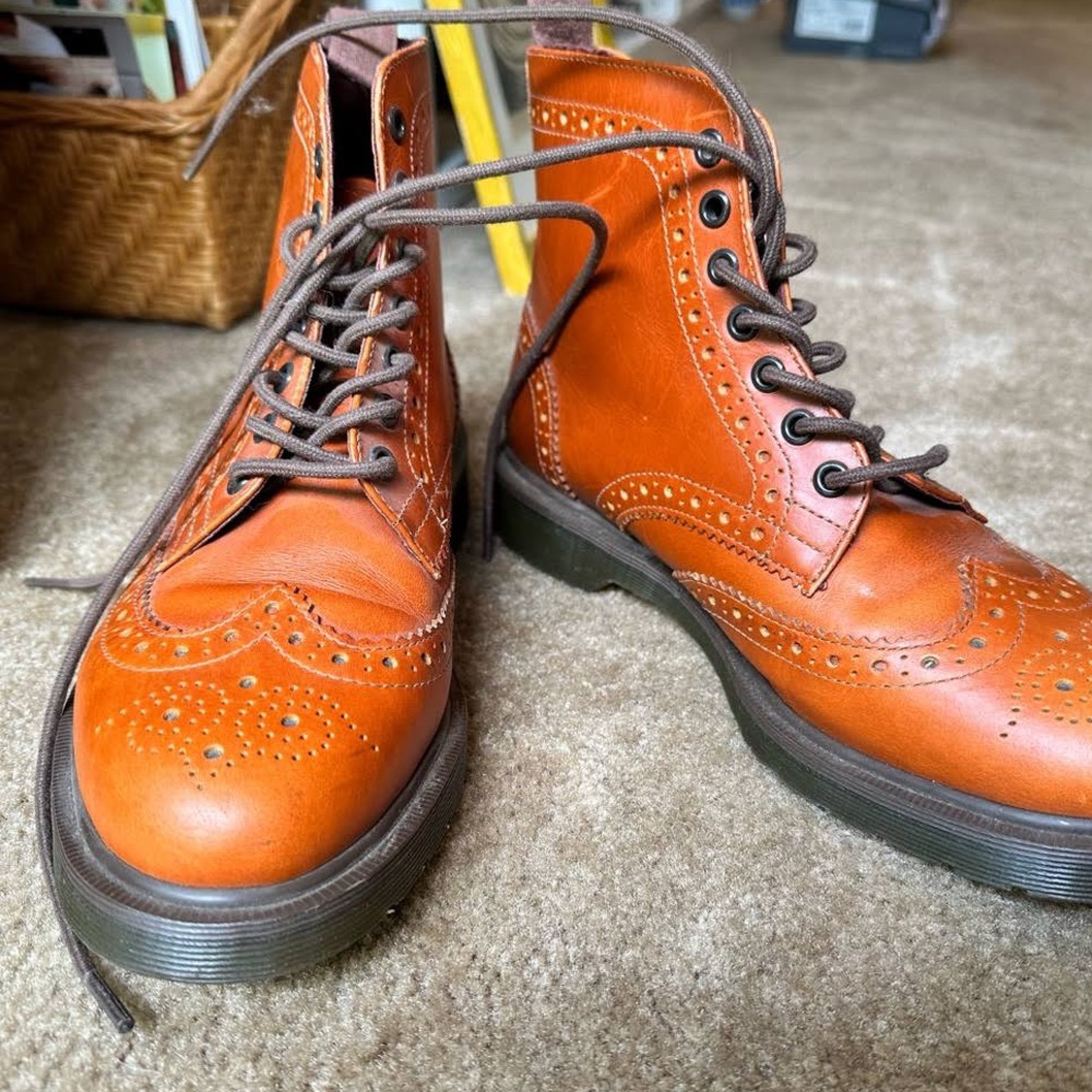 Rare Dr. Martens wingtip English tan leather boots